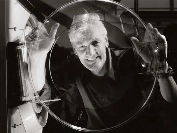Why James Dyson kept building prototypes long after most people would quit? This reveals his billionaire invention rule