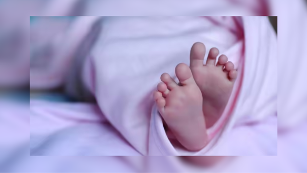 Baby dies of hunger while parents were out begging