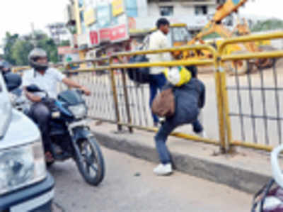 Why E-City road is dangerous for road users