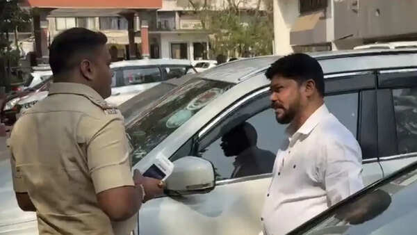 RTO fines Congress leader’s car for illegal MLA sticker, beacon in Kalyan