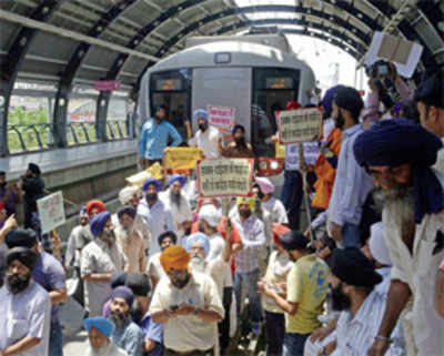 Delhi Metro services disrupted as Sikhs protest Sajjan Kumar’s acquittal