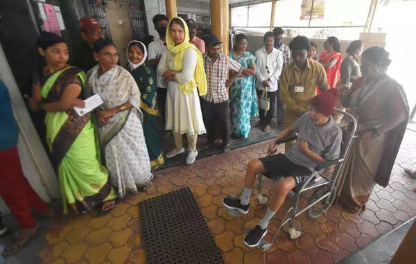 Senior citizens in Kolhapur vote despite campaigns neglecting their issues