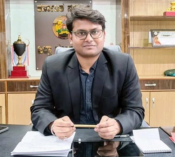 ZP CEO opts for govt hosp for wife’s delivery in Raichur