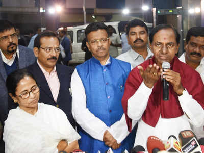 Telangana CM K Chandrashekar Rao meets West Bengal CM Mamata Banerjee to discuss Congress, BJP-free Federal Front