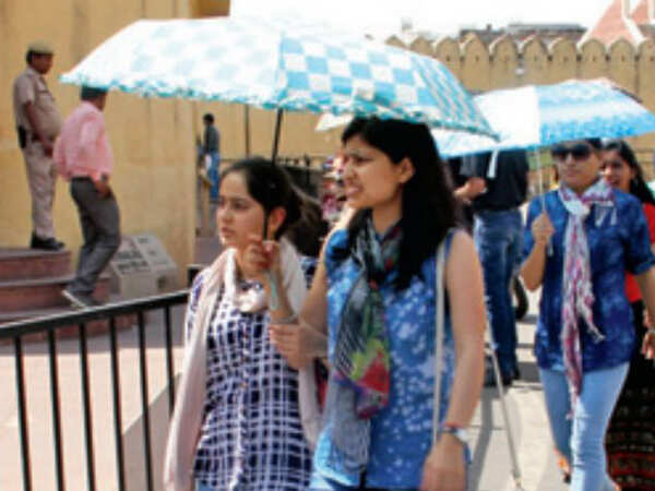 Mercury close to 40 C on 2nd hottest April day in last 10 years