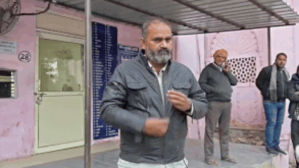 Watch: E-rickshaw driver carries 1.5-foot snake in pocket to UP hospital after being bitten; police rescue reptile