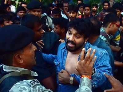 Union Minister Babul Supriyo heckled by students at Jadavpur University