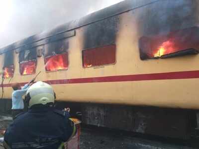 AC coach of Mumbai Central-Jaipur Express catches fire