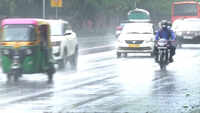Delhi: Light showers bring temporary relief from heat 