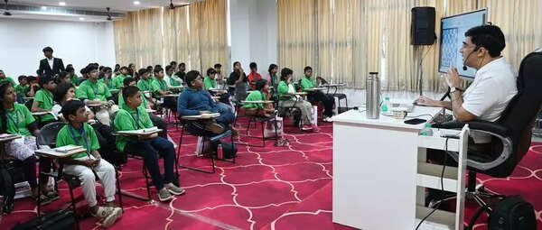 Viswanathan Anand inaugurates chess camp in Madurai