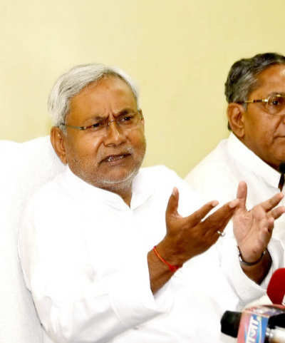 Nitish rejects Lalu's charge, welcomes RJD's rebel MLAs