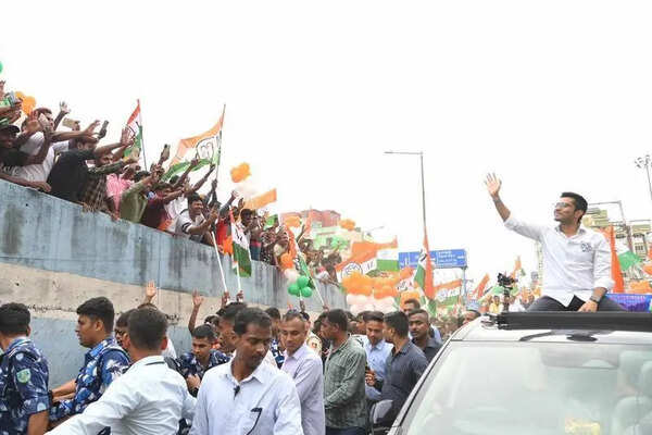 Abhishek returns Modi fire in Matua heartland