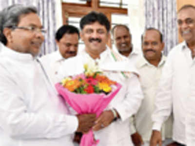 Cong walks away with Bellary, DKS with kudos