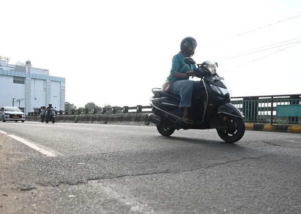 Sinking approach roads at Elamkulam pose threat to motorists