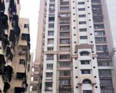 Woman, 32, jumps from 22nd floor apartment in Malad