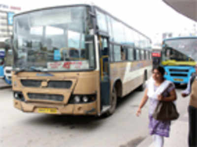 Pushpak buses still have only one exit door, despite BMTC’s reassurances