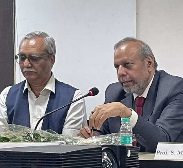 Chairman of PM’s economic advisory council shares growth insights