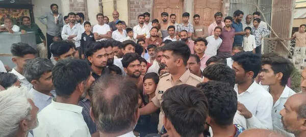 Temple, shops reopened for Dalit families in Khargone village