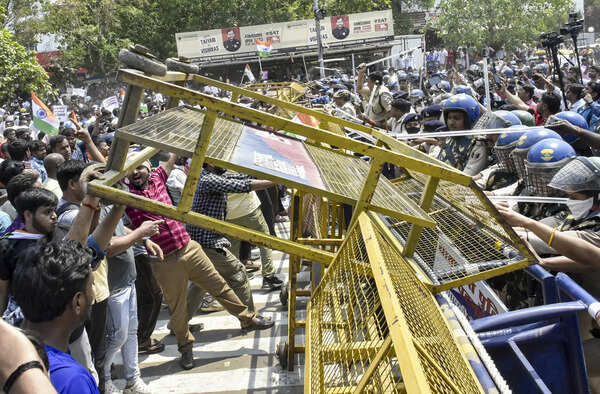 Teacher aspirants lathicharged in city during protest over recruitment delay, many injured