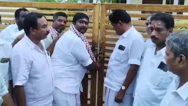 Rift in AIADMK widens, more party offices locked across Tamil Nadu