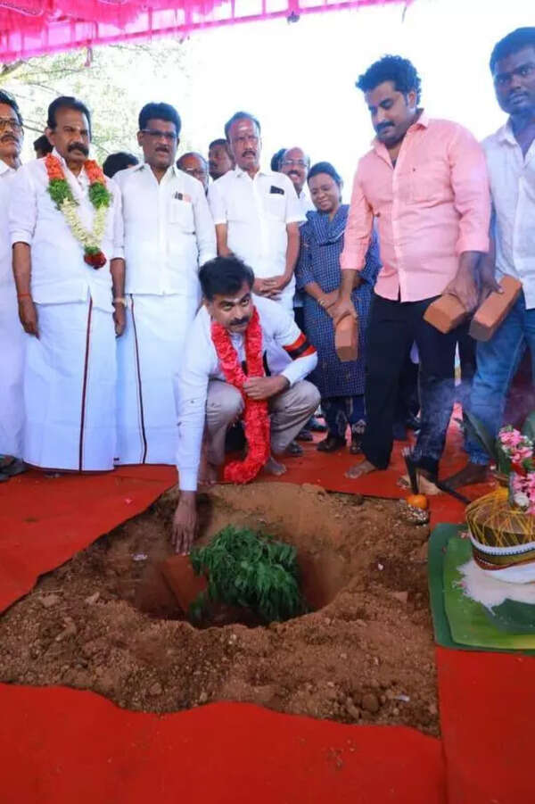 Mannarpuram bus shelter work begins