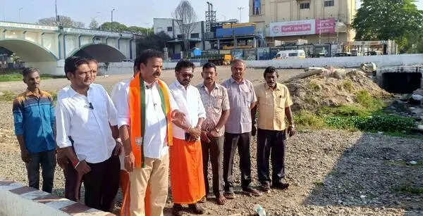 BJP candidate inspects Vaigai, assures steps to prevent sewage discharge