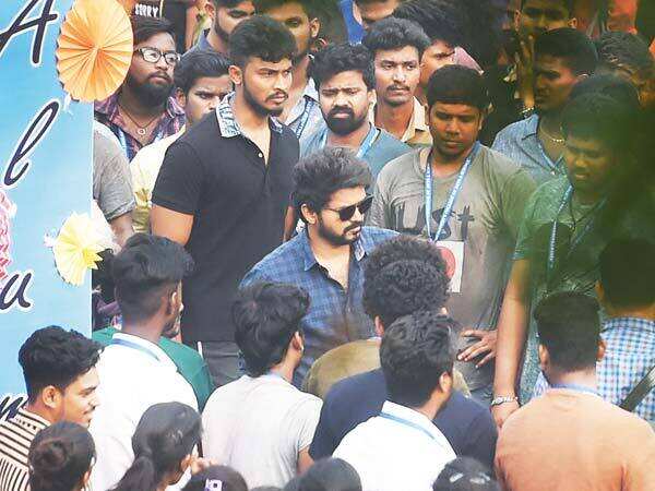 Thalapathy Vijay grooves at SRCC