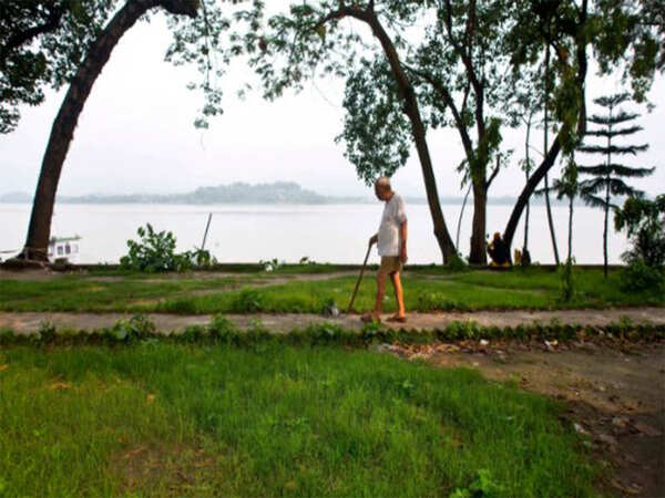 86-year-old raises Rs 13 lakh through crowdfunding to help the homeless in Bengaluru