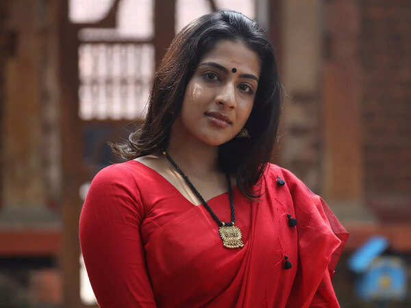 Newbie Sivakami plays a writer in a film on suicide abetment