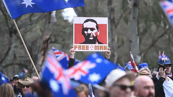 Australian fugitive shot dead by police after seven-month manhunt