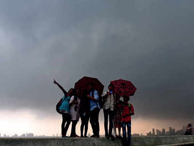 Worli fisherman killed by lightning; 3 dead in Palghar