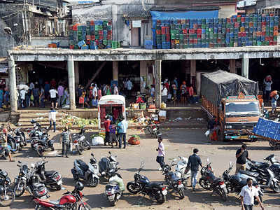 As APMC veggie market reopens, traders urge people not to panic