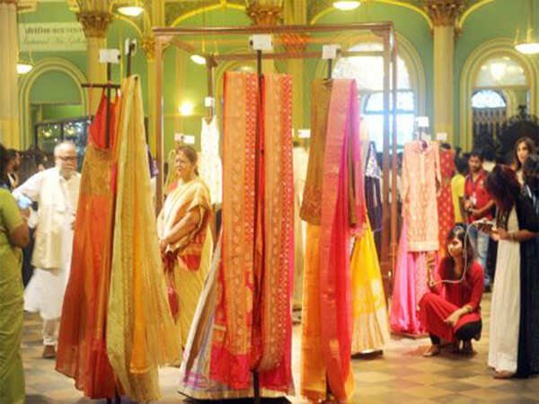 Buyers throng silk, cotton fair in Patna