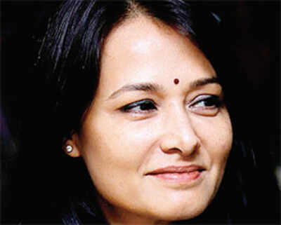 Amala turns singer