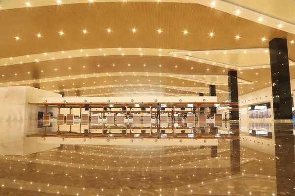 Kochi customs calls for stricter enforcement of Kerala liquor possession laws at airport