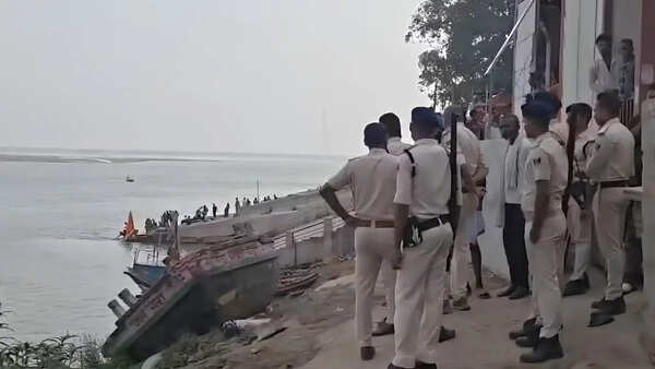 Several feared dead after boat carrying 14 overturns in Ganga near Patna; 2 bodies recovered