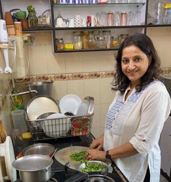 #LifeInTheLockdown: Bollywood and Sufi singer, Kavita Seth keeps herself busy with live music sessions on social media, meditation, riyaaz and cooking during lockdown!