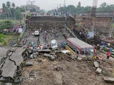 Kolkata: Bridge collapses in Majerhat area, several commuters trapped under the debris, 1 dead