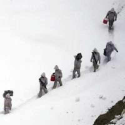 Avalanche buries 135 Pak troops in Siachen