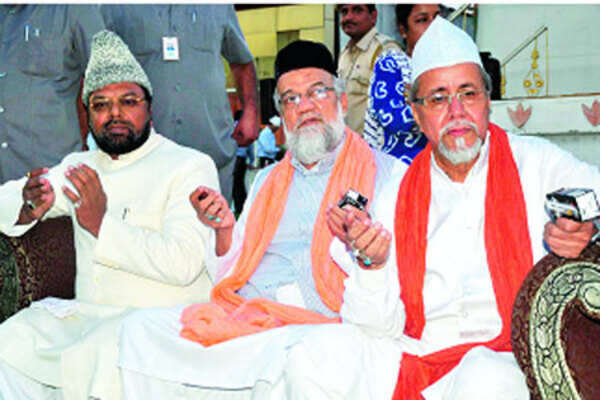 Chief Minister Ashok Gehlot attends iftar party hosted by Liaqat Ali Khan, chairman of the Rajasthan Waqf Board in Delhi