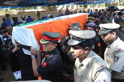 Lt Colonel Niranjan's body brought to home town Palakkad from Bengaluru