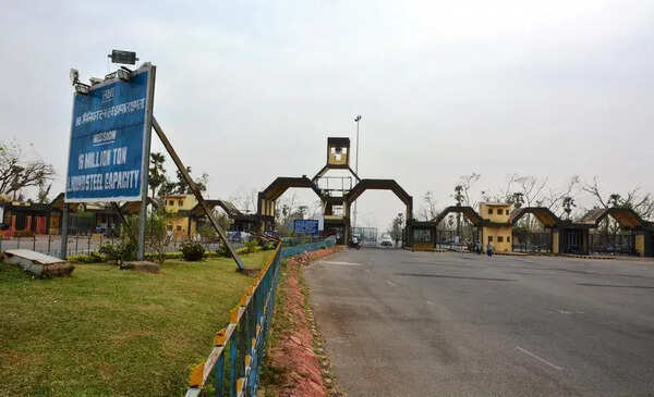 VRS employees of Vizag steel knock court doors