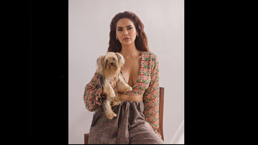 Most sensual pictures of Esha Gupta