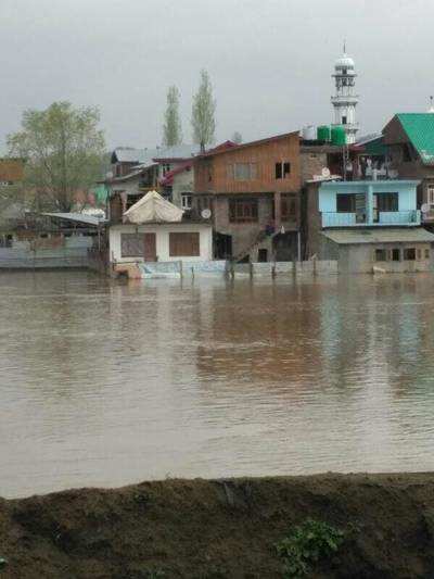 Srinagar-Jammu NH closed for 3rd consecutive day