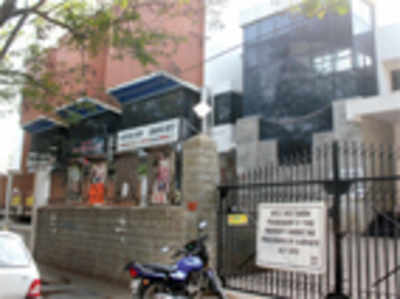 MP Anil Lad's Vaibhav theatre to be auctioned soon