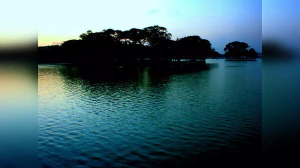 The vanishing lakes