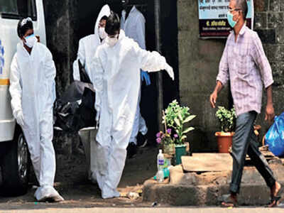 Crowd gathers at Uran man’s parents’ funerals, he tests Covid-positive days later