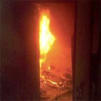 350 kids, staff escape Govandi school blaze