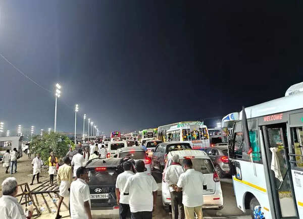 Heavy congestion after DMK meet