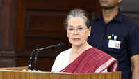 Sonia Gandhi praises Rahul, says 'Congress president showed fearless leadership' 